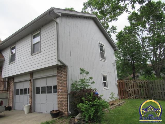1606 SW Village DR, Topeka, KS 66604