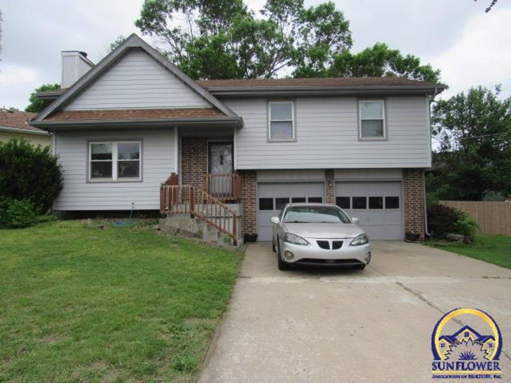 1606 SW Village DR, Topeka, KS 66604