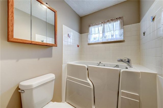 48 HOLLY Drive, Olathe, KS 66062