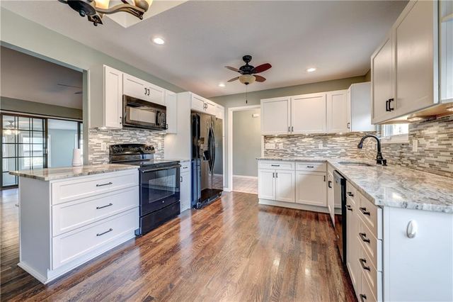 48 HOLLY Drive, Olathe, KS 66062