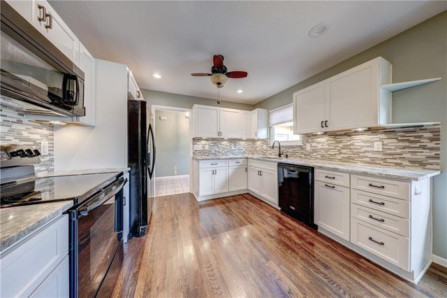 48 HOLLY Drive, Olathe, KS 66062