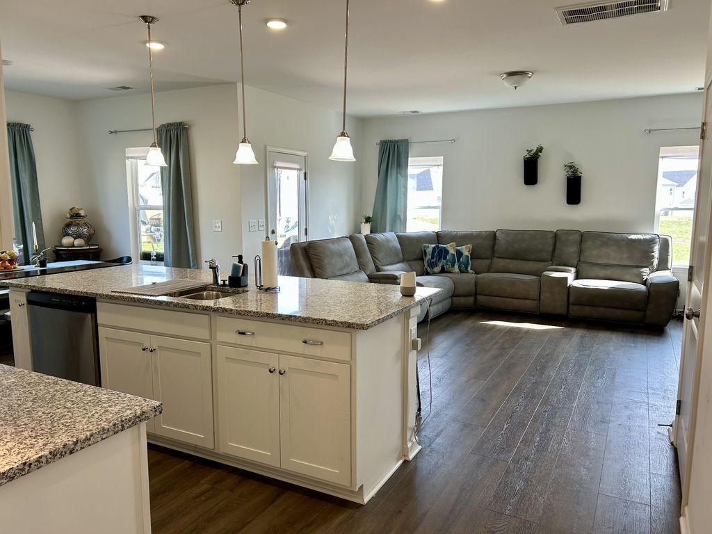 236 Summerlin Dr, Gallatin, TN 37066