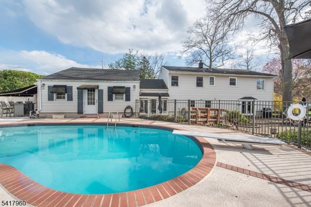 39 Homestead Ave, East Hanover Twp., NJ 07936