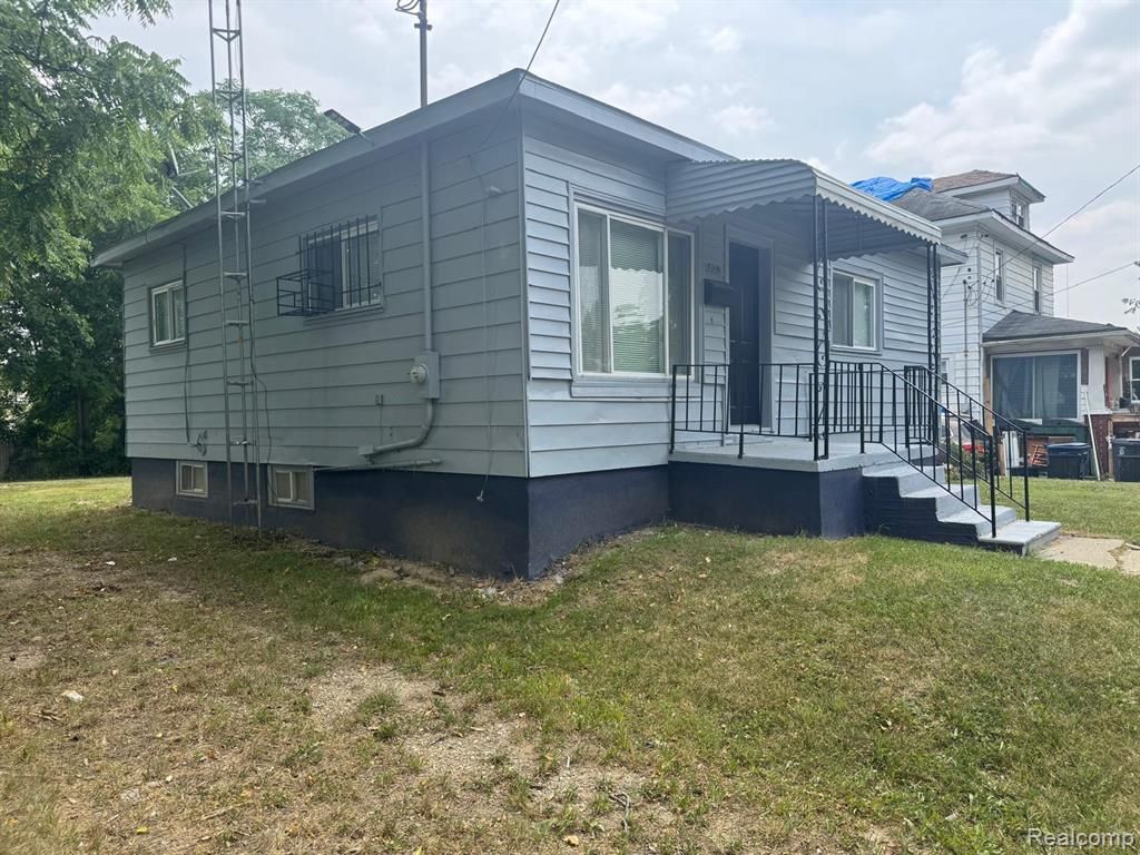4402 Crissman Street, Flint, MI 48505