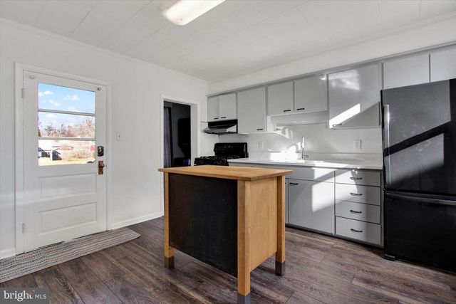 31 S MAIN ST, Stewartstown, PA 17363