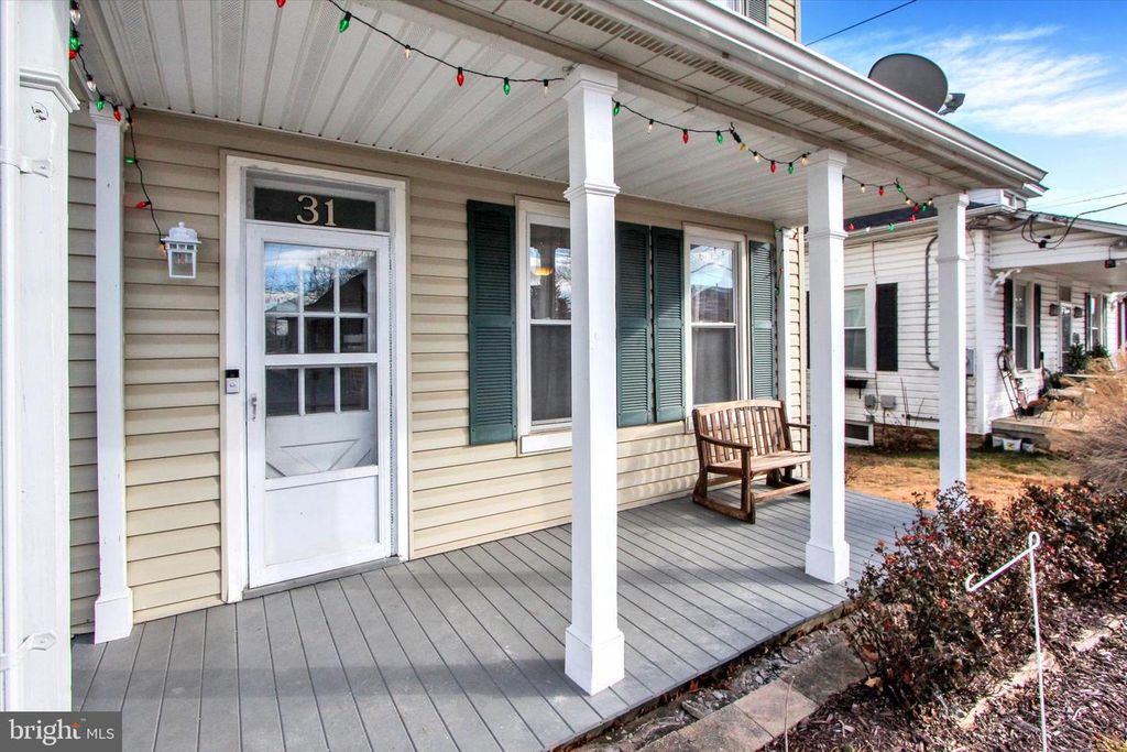 31 S MAIN ST, Stewartstown, PA 17363