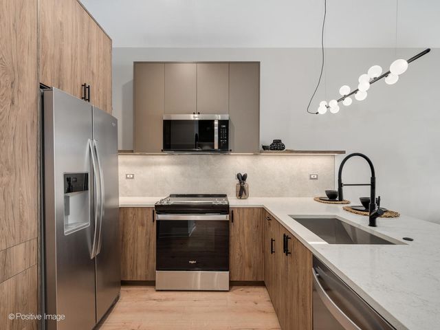 1257 N ASHLAND Avenue 302, Chicago, IL 60622