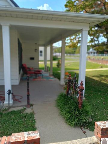308 W Bellville, Marion, KY 42064