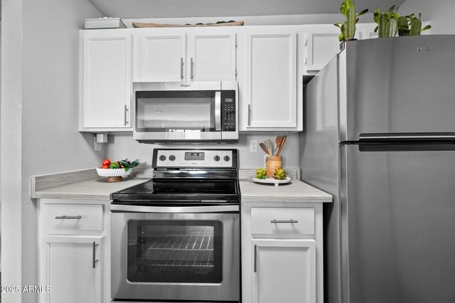 1320 N MCQUEEN Road E1, Chandler, AZ 85225