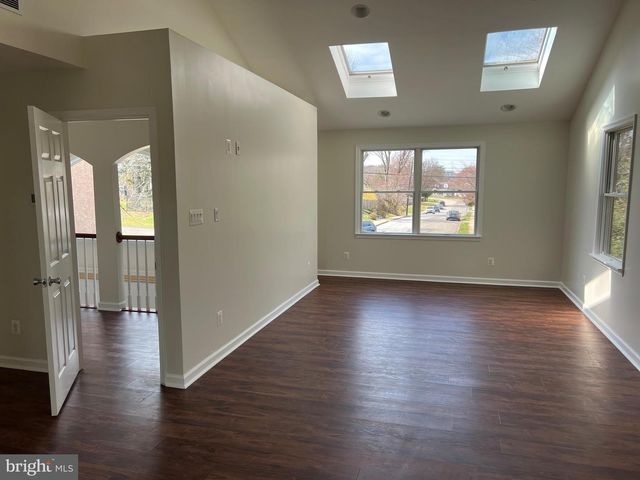 1215 CHURCH RD, Oreland, PA 19075