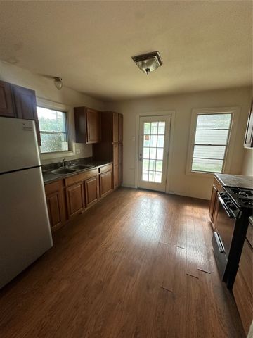 1920 Pembroke Street, Irving, TX 75060