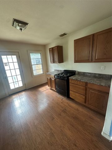1920 Pembroke Street, Irving, TX 75060