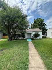 1920 Pembroke Street, Irving, TX 75060