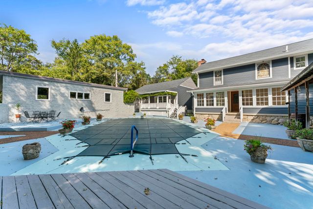 557 Forest Retreat Rd, Hendersonville, TN 37075