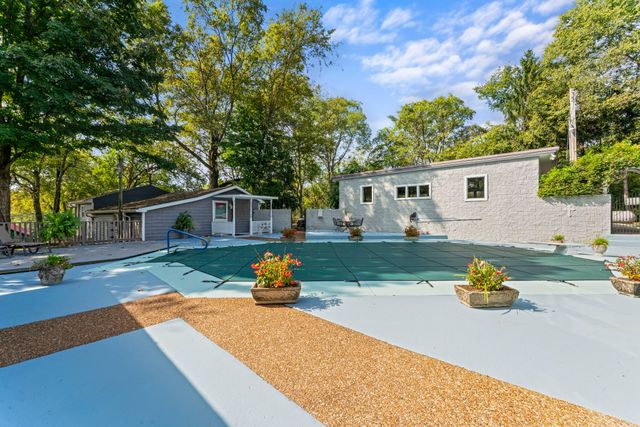 557 Forest Retreat Rd, Hendersonville, TN 37075