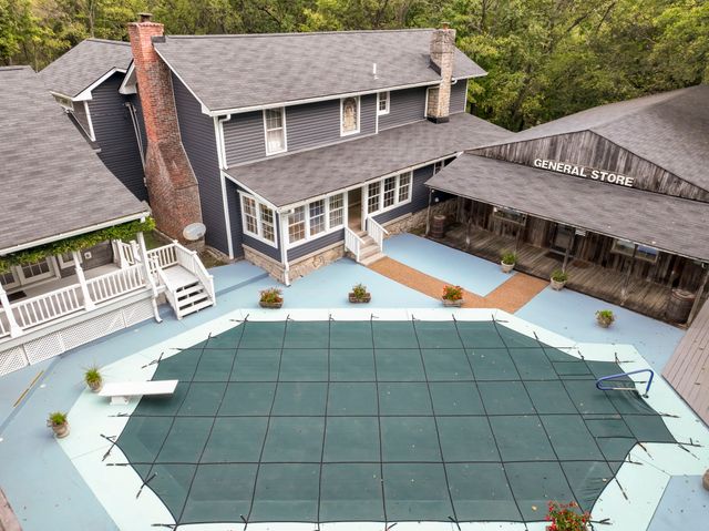 557 Forest Retreat Rd, Hendersonville, TN 37075