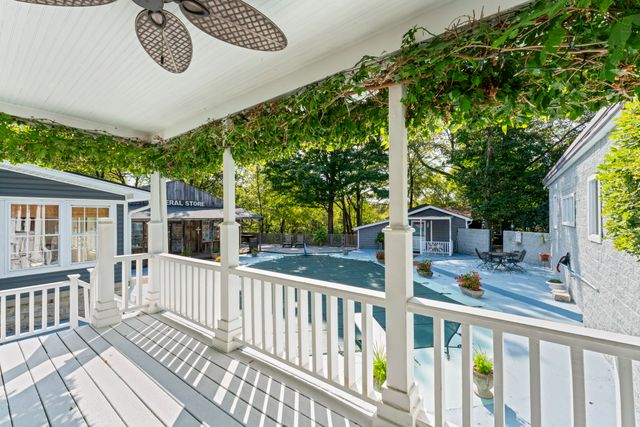 557 Forest Retreat Rd, Hendersonville, TN 37075