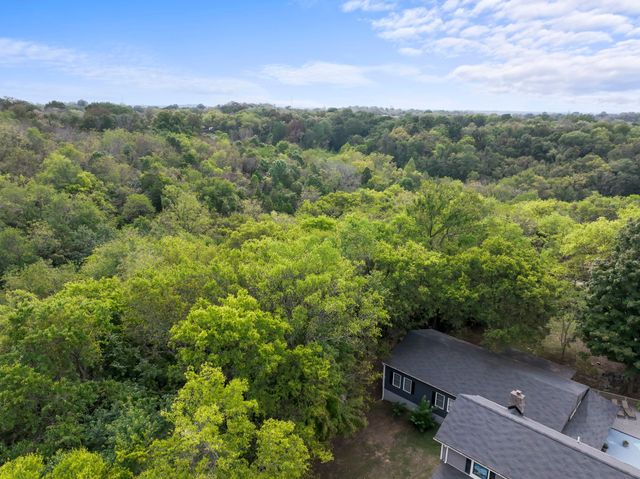 557 Forest Retreat Rd, Hendersonville, TN 37075