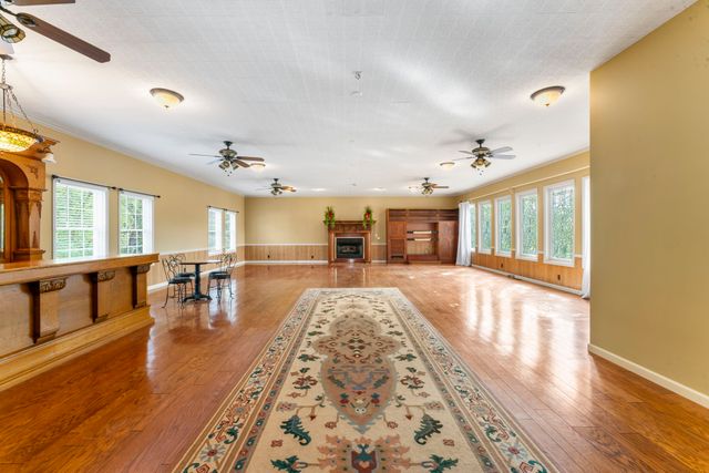 557 Forest Retreat Rd, Hendersonville, TN 37075