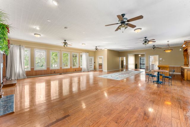 557 Forest Retreat Rd, Hendersonville, TN 37075