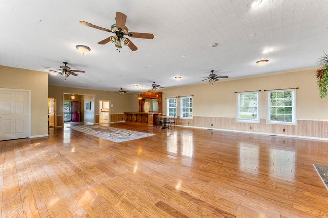 557 Forest Retreat Rd, Hendersonville, TN 37075