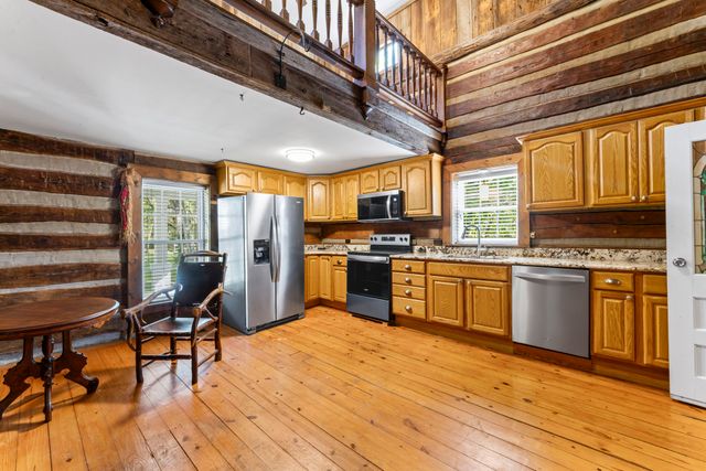 557 Forest Retreat Rd, Hendersonville, TN 37075