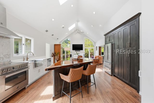 7 Foxhunt Dr, Hilton Head Island, SC 29926