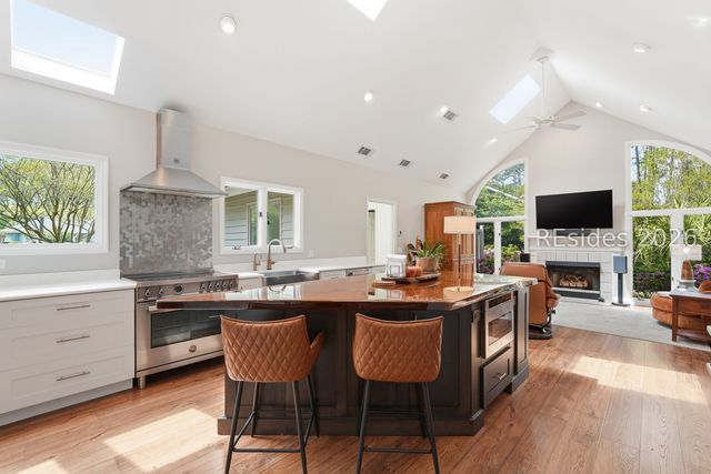 7 Foxhunt Dr, Hilton Head Island, SC 29926