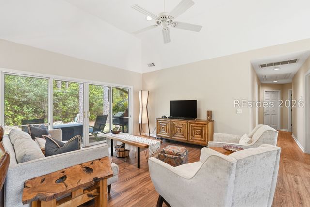 7 Foxhunt Dr, Hilton Head Island, SC 29926