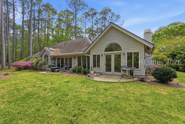 7 Foxhunt Dr, Hilton Head Island, SC 29926