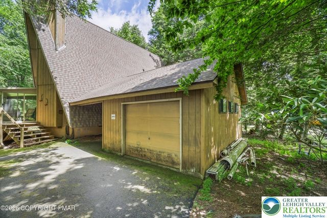 27 Longfellow Circle, Penn Forest Twp, PA 18210