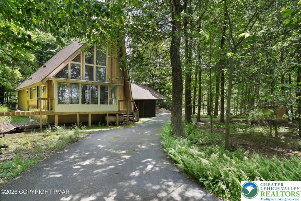 27 Longfellow Circle, Penn Forest Twp, PA 18210