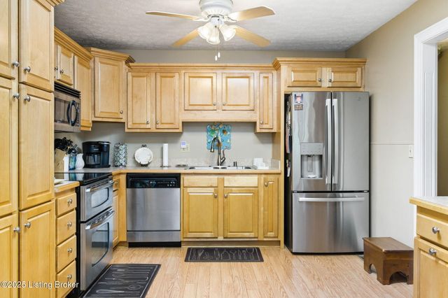 303 Quartermouse Rd, Shepherdsville, KY 40165