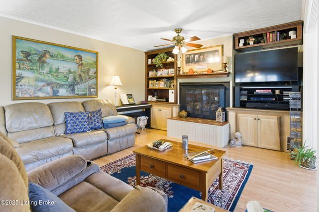 303 Quartermouse Rd, Shepherdsville, KY 40165
