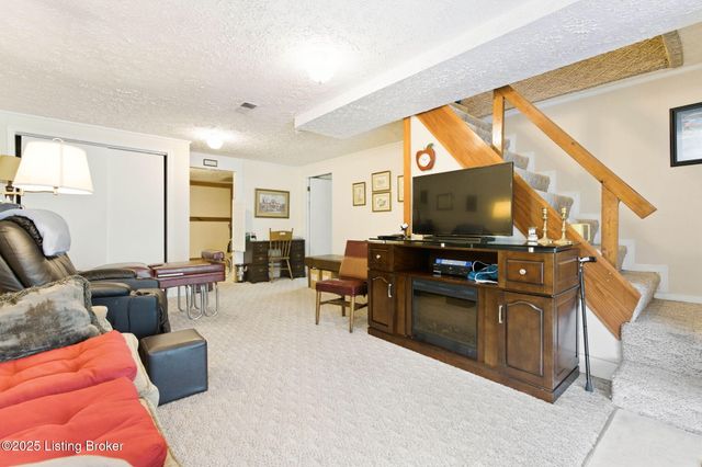 303 Quartermouse Rd, Shepherdsville, KY 40165