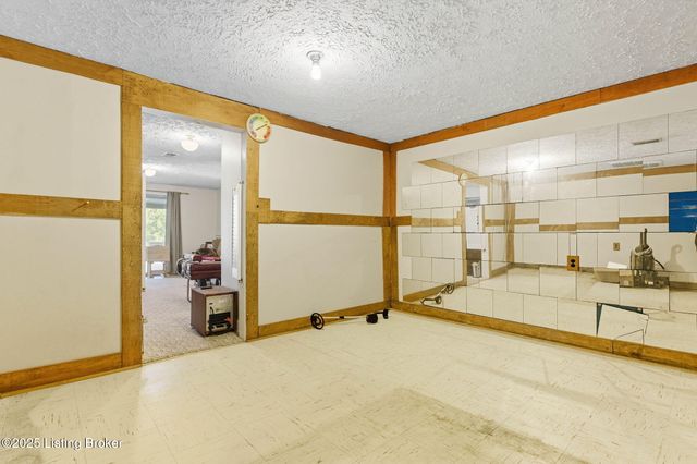 303 Quartermouse Rd, Shepherdsville, KY 40165