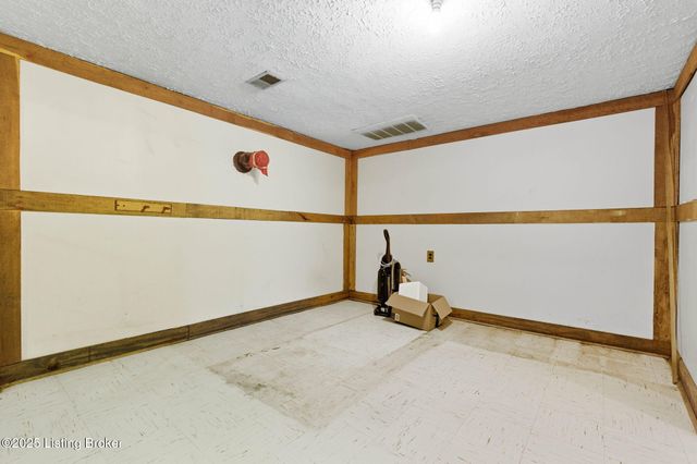 303 Quartermouse Rd, Shepherdsville, KY 40165