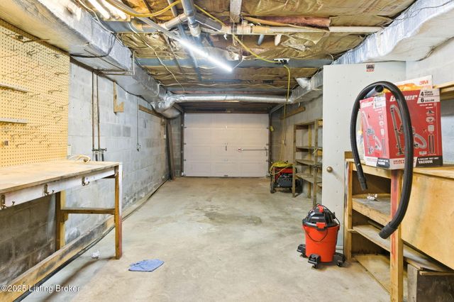 303 Quartermouse Rd, Shepherdsville, KY 40165