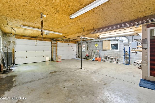 303 Quartermouse Rd, Shepherdsville, KY 40165