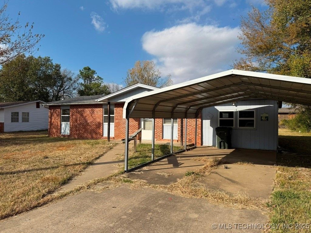 1509 E 4th Street, Okmulgee, OK 74447