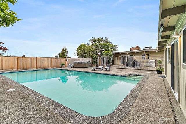 215 SW 178th Street, Normandy Park, WA 98166