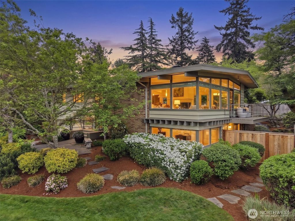 215 SW 178th Street, Normandy Park, WA 98166