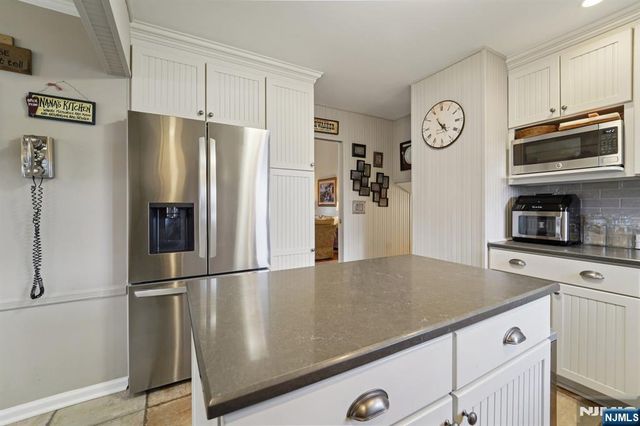 15 Ella Lane, Wayne, NJ 07470