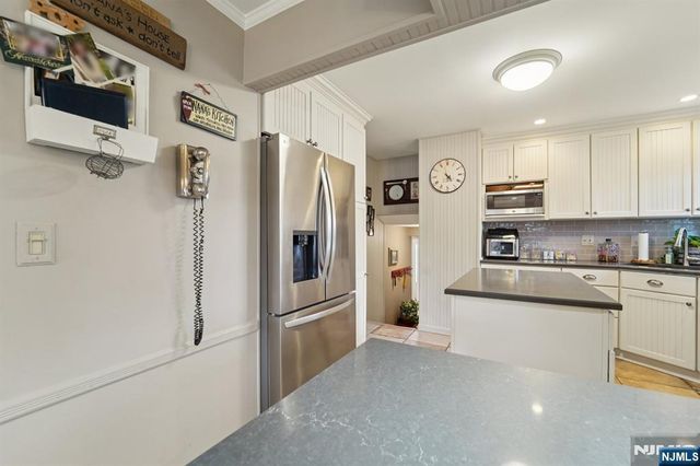 15 Ella Lane, Wayne, NJ 07470