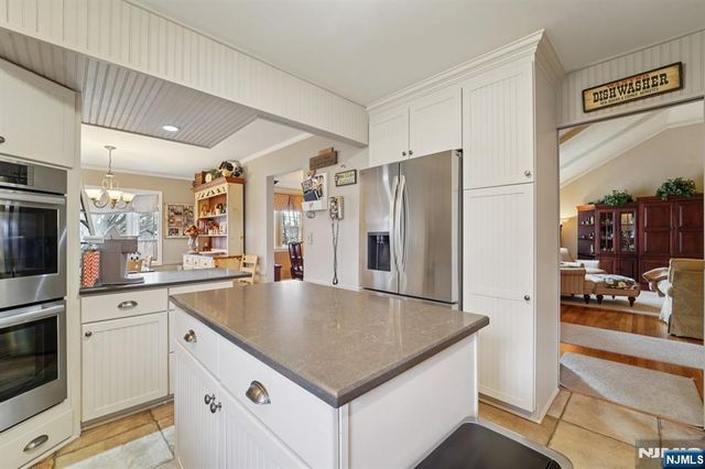15 Ella Lane, Wayne, NJ 07470