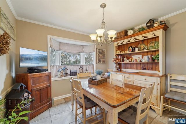 15 Ella Lane, Wayne, NJ 07470