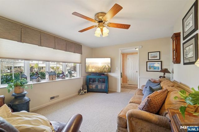 15 Ella Lane, Wayne, NJ 07470