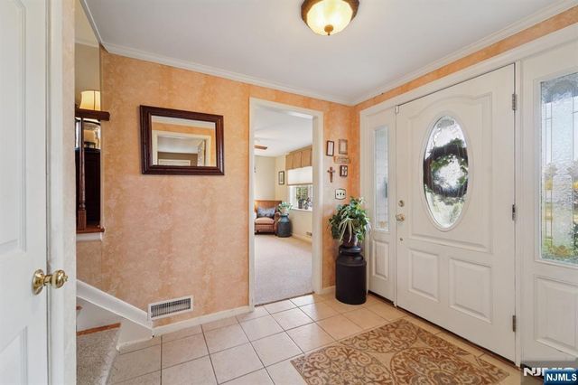 15 Ella Lane, Wayne, NJ 07470