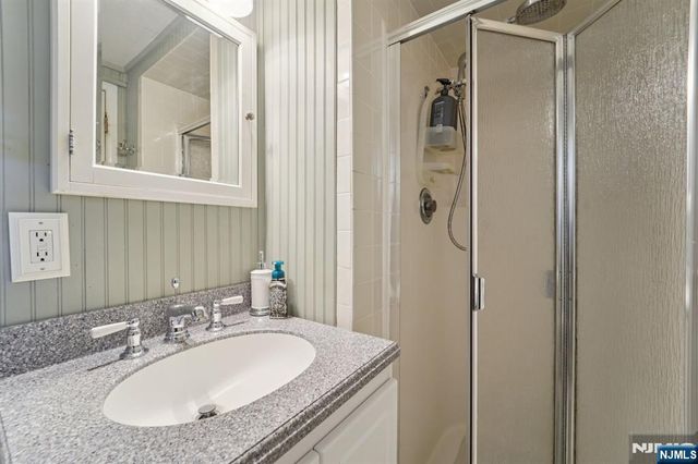 15 Ella Lane, Wayne, NJ 07470