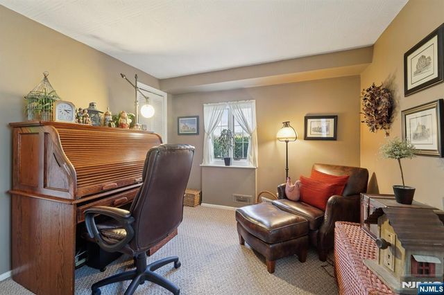 15 Ella Lane, Wayne, NJ 07470